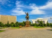 Emir Timur Han Meydanı