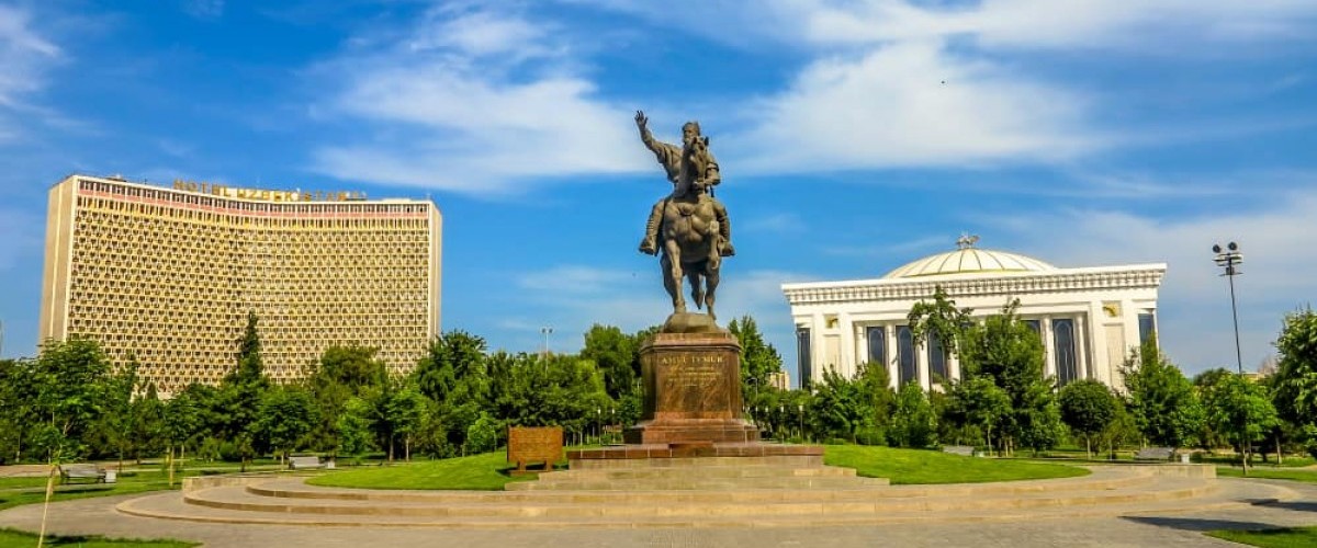 Emir Timur Han Meydanı