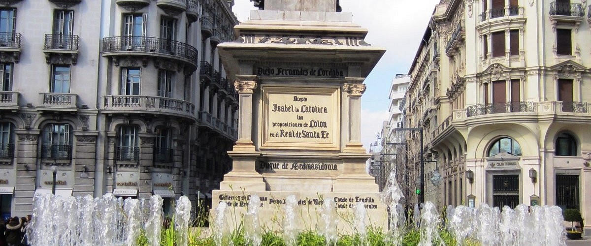 Isabel de Catholica Meydanı