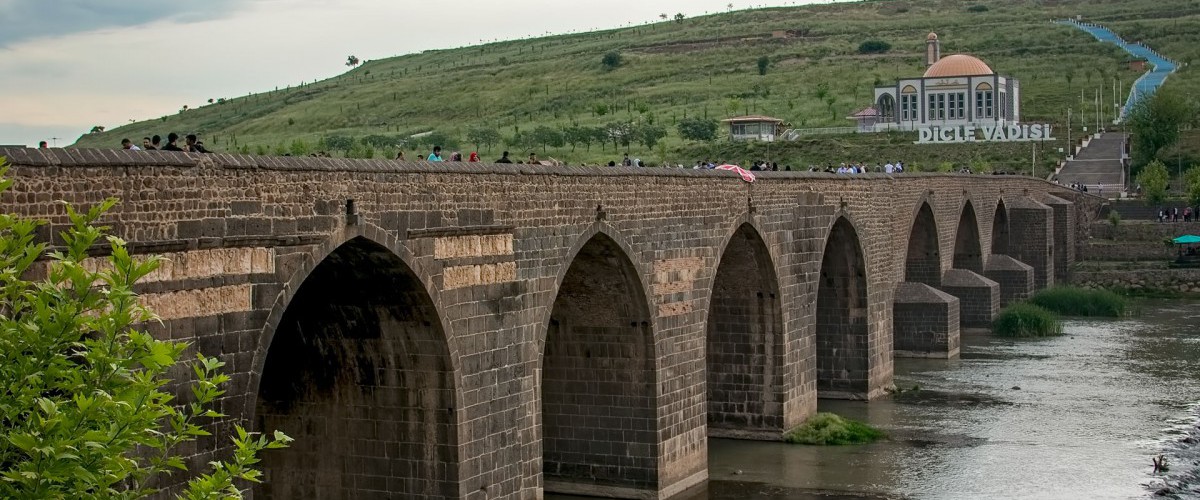 On Gözlü Köprü