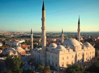 Üç Şerefeli Camii