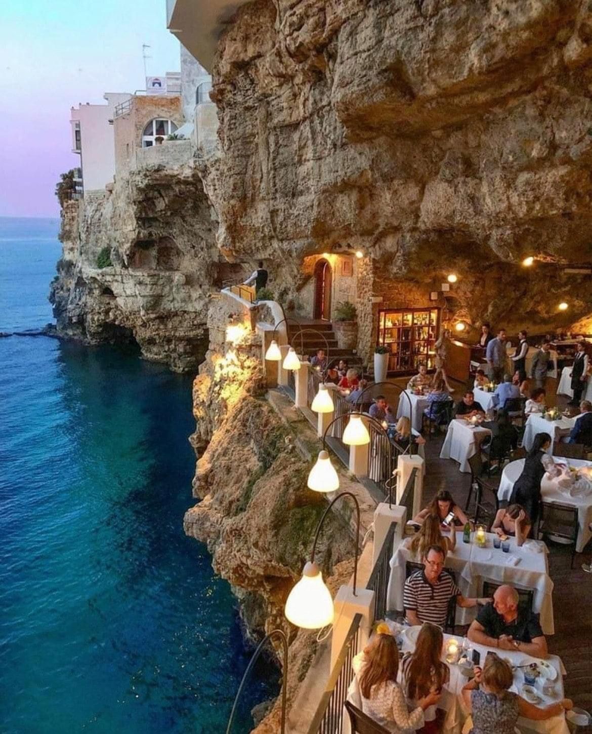 Ercan Çıkışlı Güney İtalya Amalfi Kıyıları : Bari & Napoli