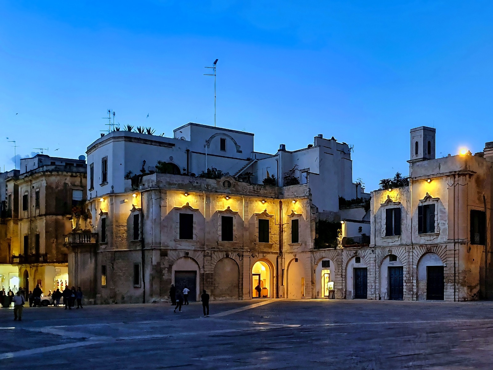 Ercan Çıkışlı Güney İtalya Amalfi Kıyıları : Bari & Napoli